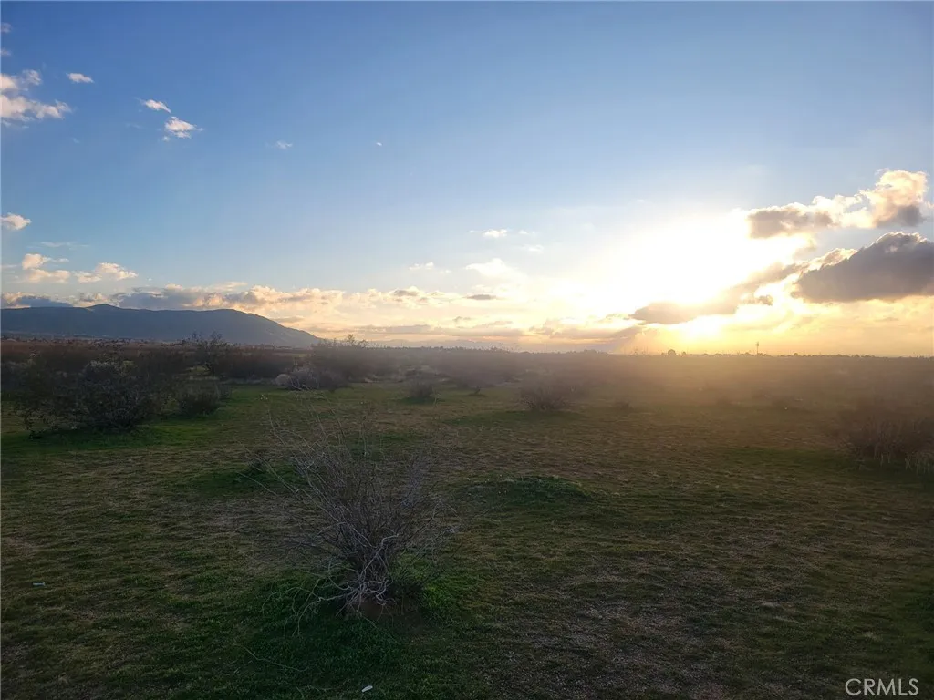 0 Pahute Road Apple Valley, CA 92307 - Photo 5 of 9 a view of an ocean from a yard