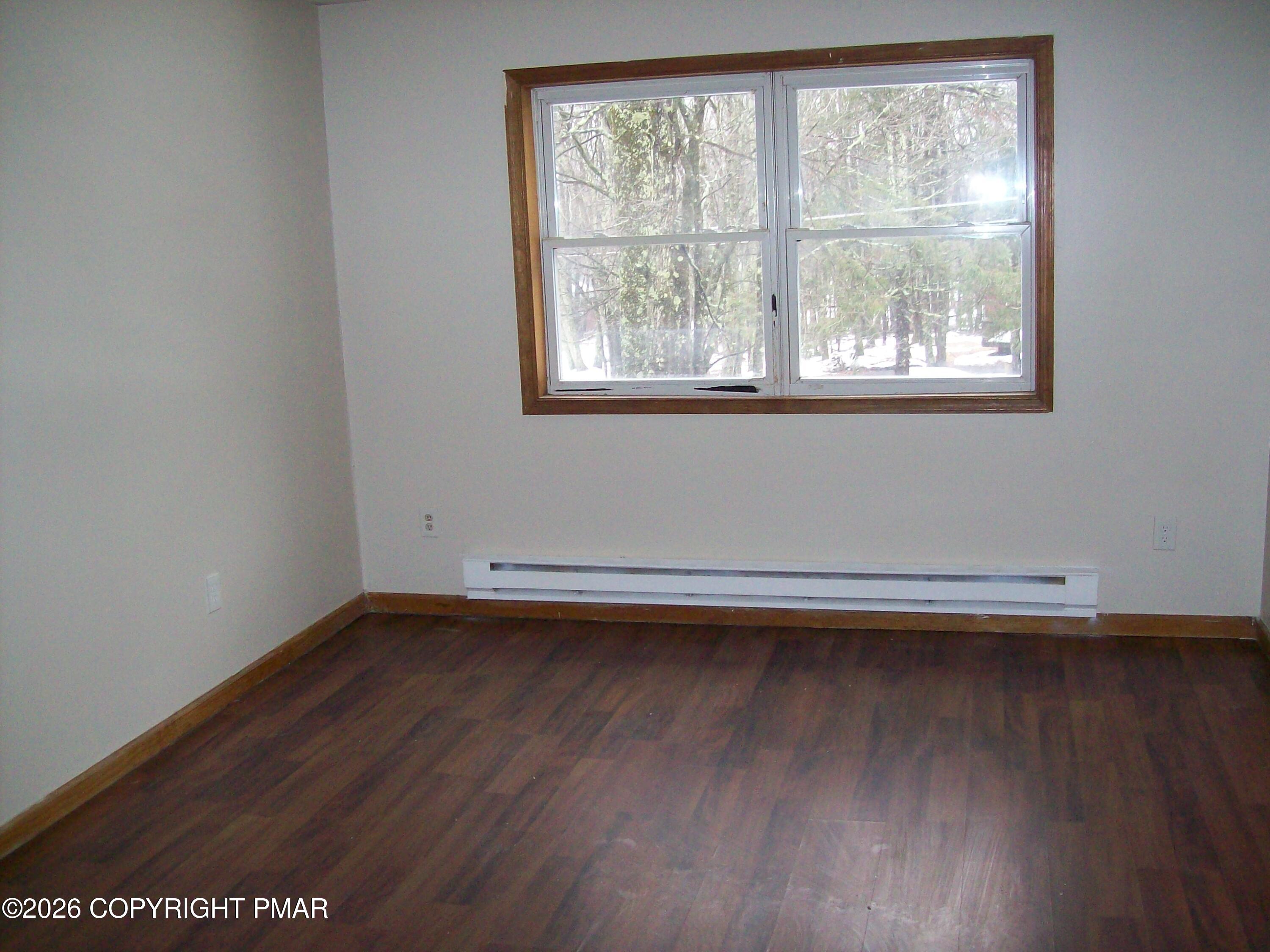 139 Davis Circle Bushkill, PA 18324 - Photo 15 of 23 Master bedroom