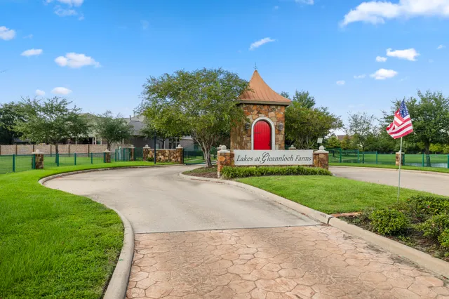 $749,999 | 18602 Yorkshire Manor Court, Spring, TX 77379