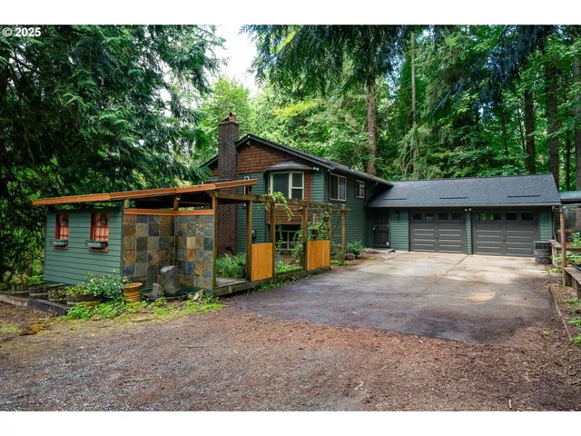a view of a barn in the middle of a yard
