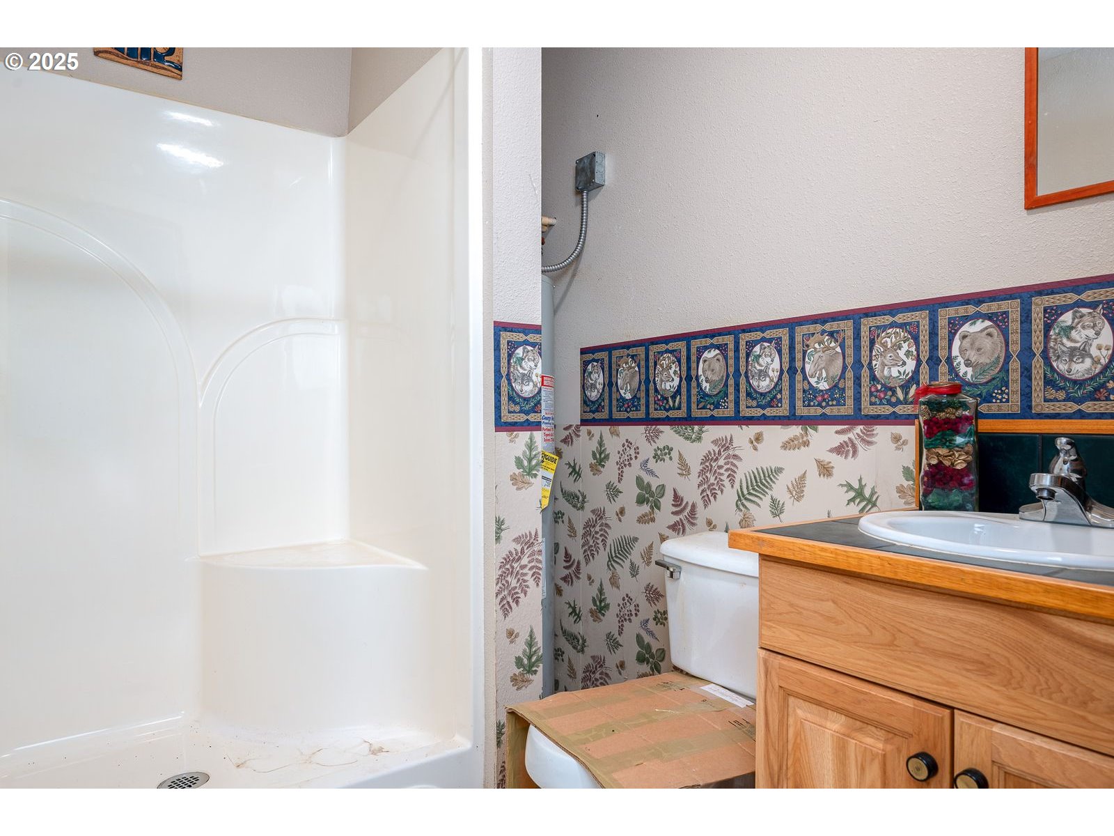 18335 Southeast 370th Avenue Sandy, OR 97055 - Photo 33 of 42 a kitchen with a sink and a refrigerator