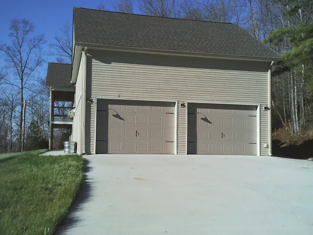 $765,000 | 124 Hayes Fork Creek Road, Dover, TN 37058