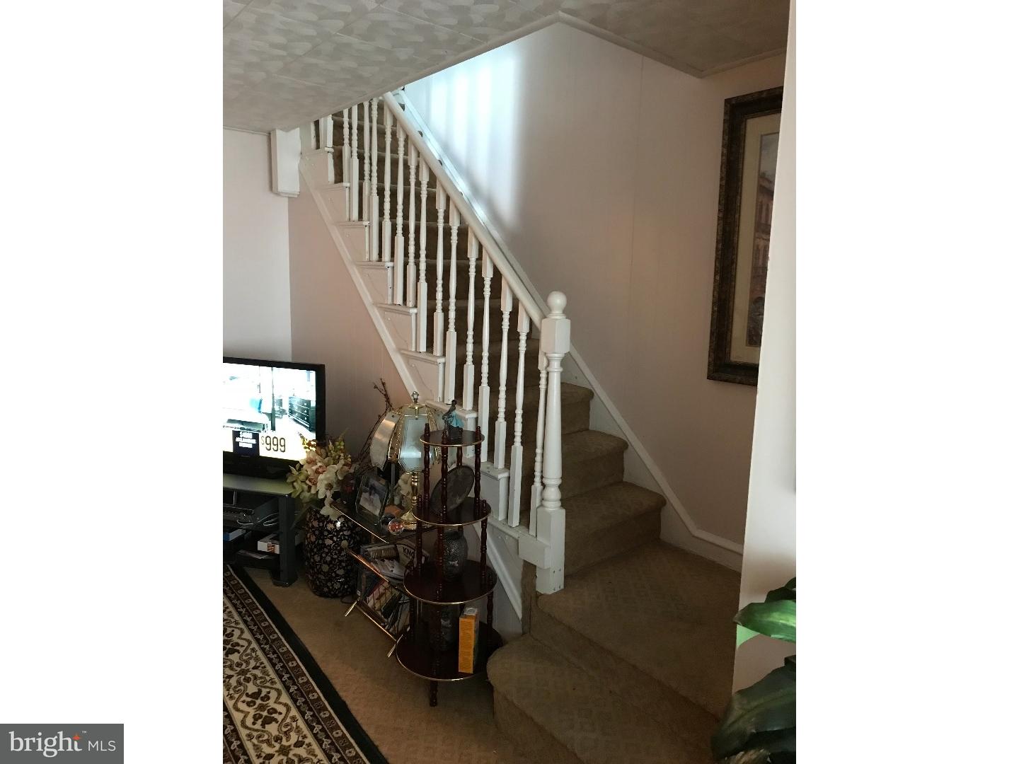 420 Woodcliffe Road Upper Darby, PA 19082 - Photo 3 of 16 Living Room
