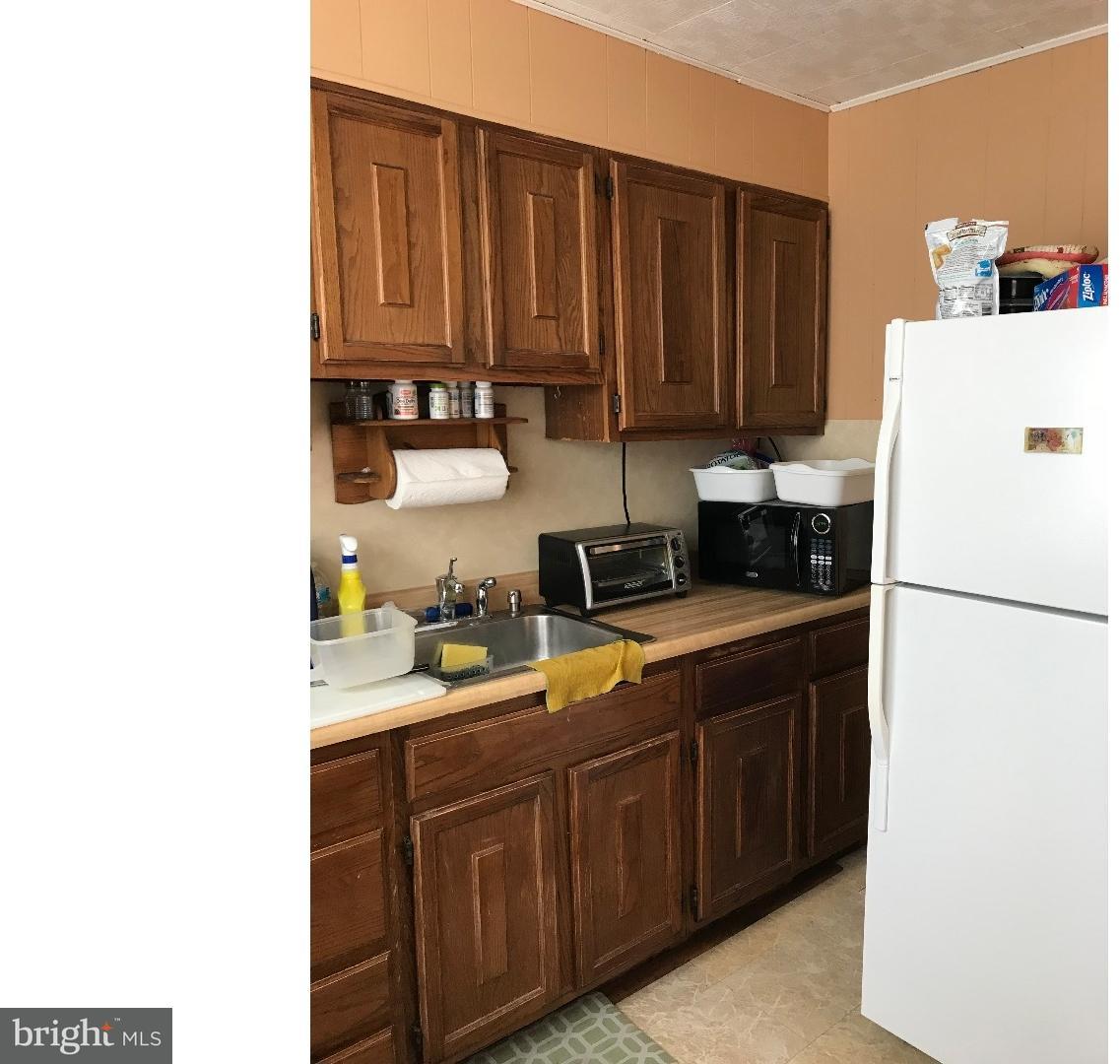 420 Woodcliffe Road Upper Darby, PA 19082 - Photo 5 of 16 Kitchen