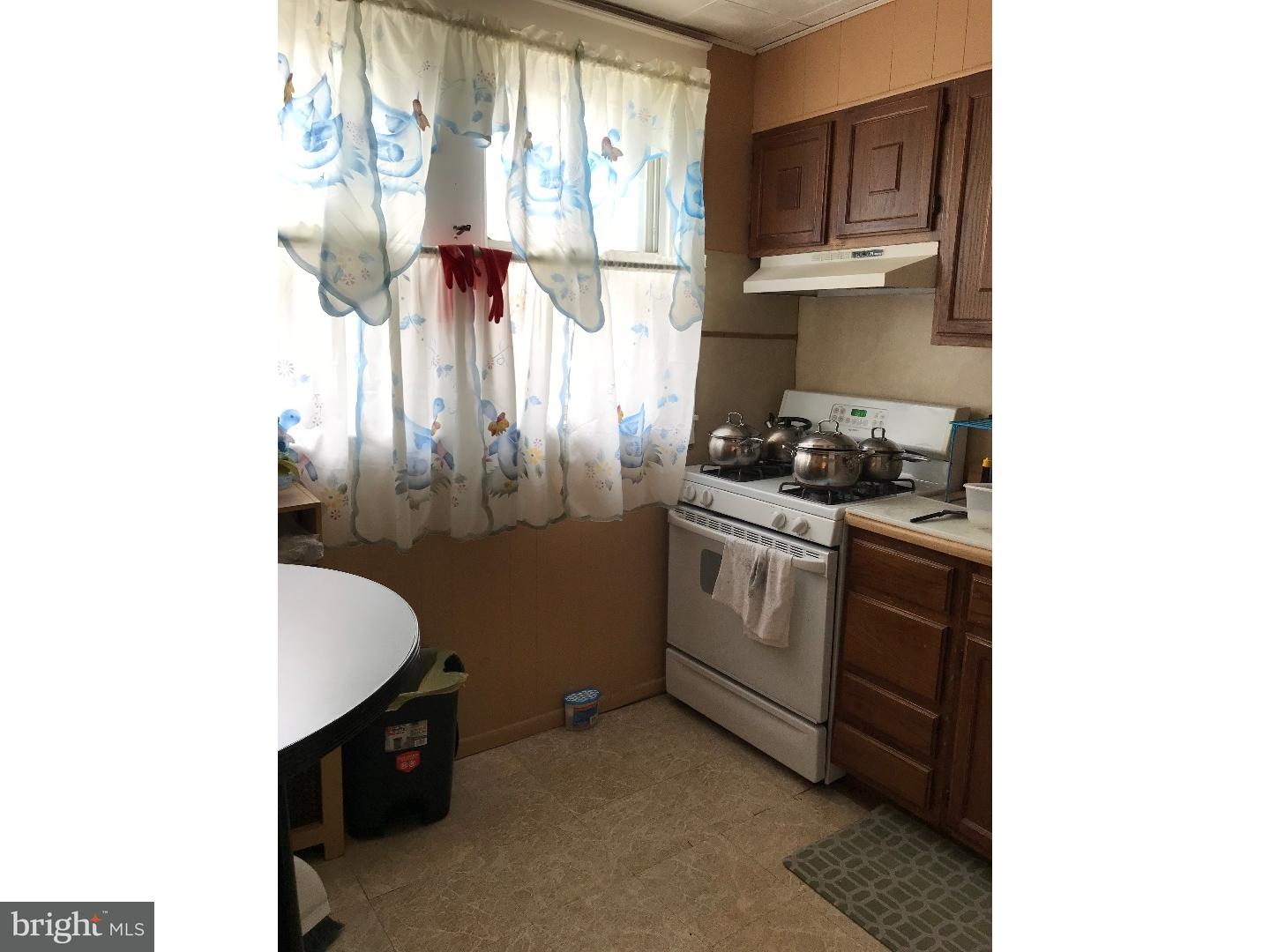 420 Woodcliffe Road Upper Darby, PA 19082 - Photo 6 of 16 Kitchen