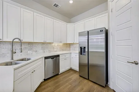 $457,999 | 744 Patriot Lane, Irving, TX 75060