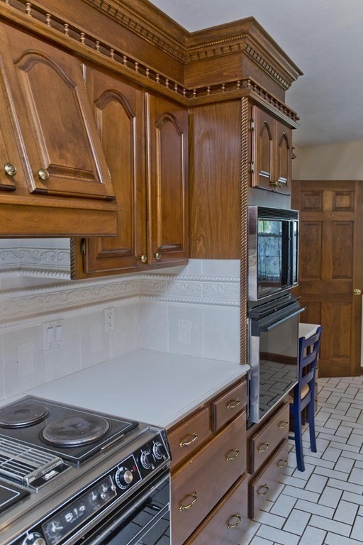 130 Bridle Path Road Chicopee, MA 01013 - Photo 9 of 38