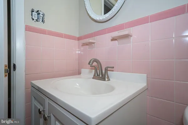 $2,200 | 130 Ivy Court, Upper Darby, PA 19082