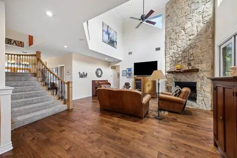 $1,200,000 | 13 Carriage House Lane, Austin, TX 78737