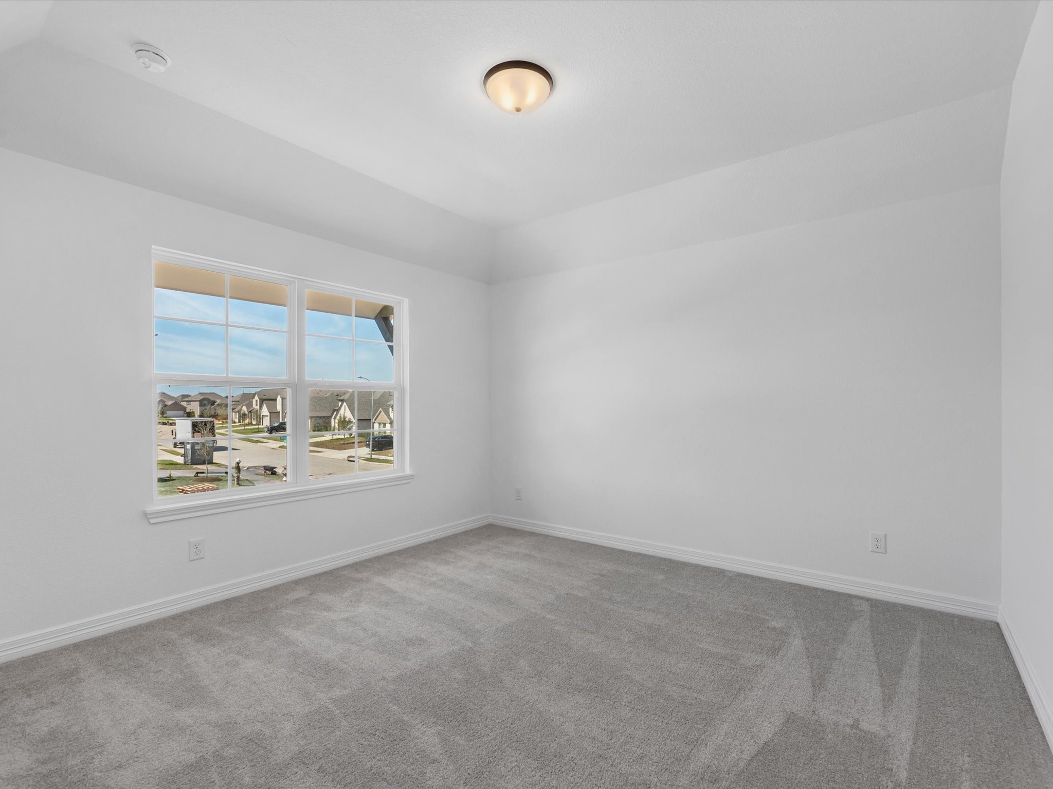 511 Selaura Street Rosenberg, TX 77471 - Photo 22 of 30 an empty room with windows