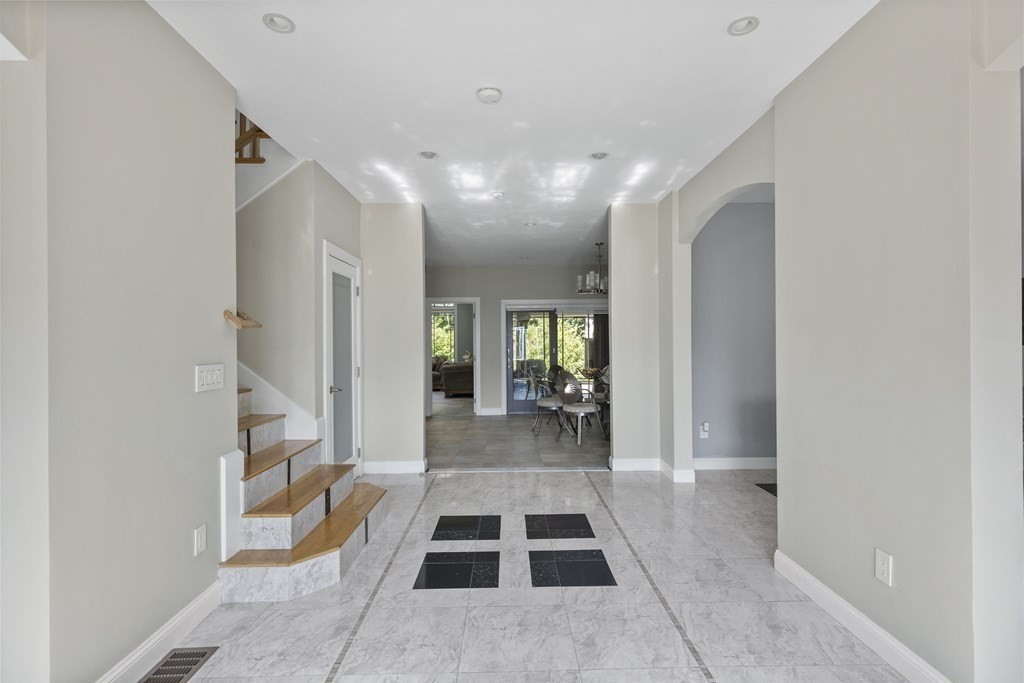 45 Rustic Drive Worcester, MA 01609 - Photo 8 of 41 Gallery Image 8
