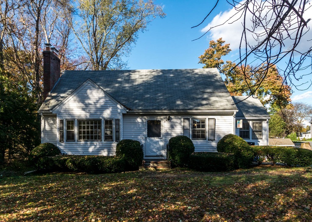 15 Hillcroft Road Waltham, MA 02452 - Photo 2 of 27 Gallery Image 2