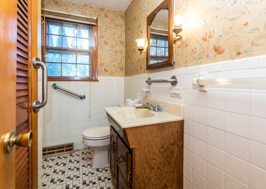 15 Hillcroft Road Waltham, MA 02452 - Photo 22 of 27 Gallery Image 22