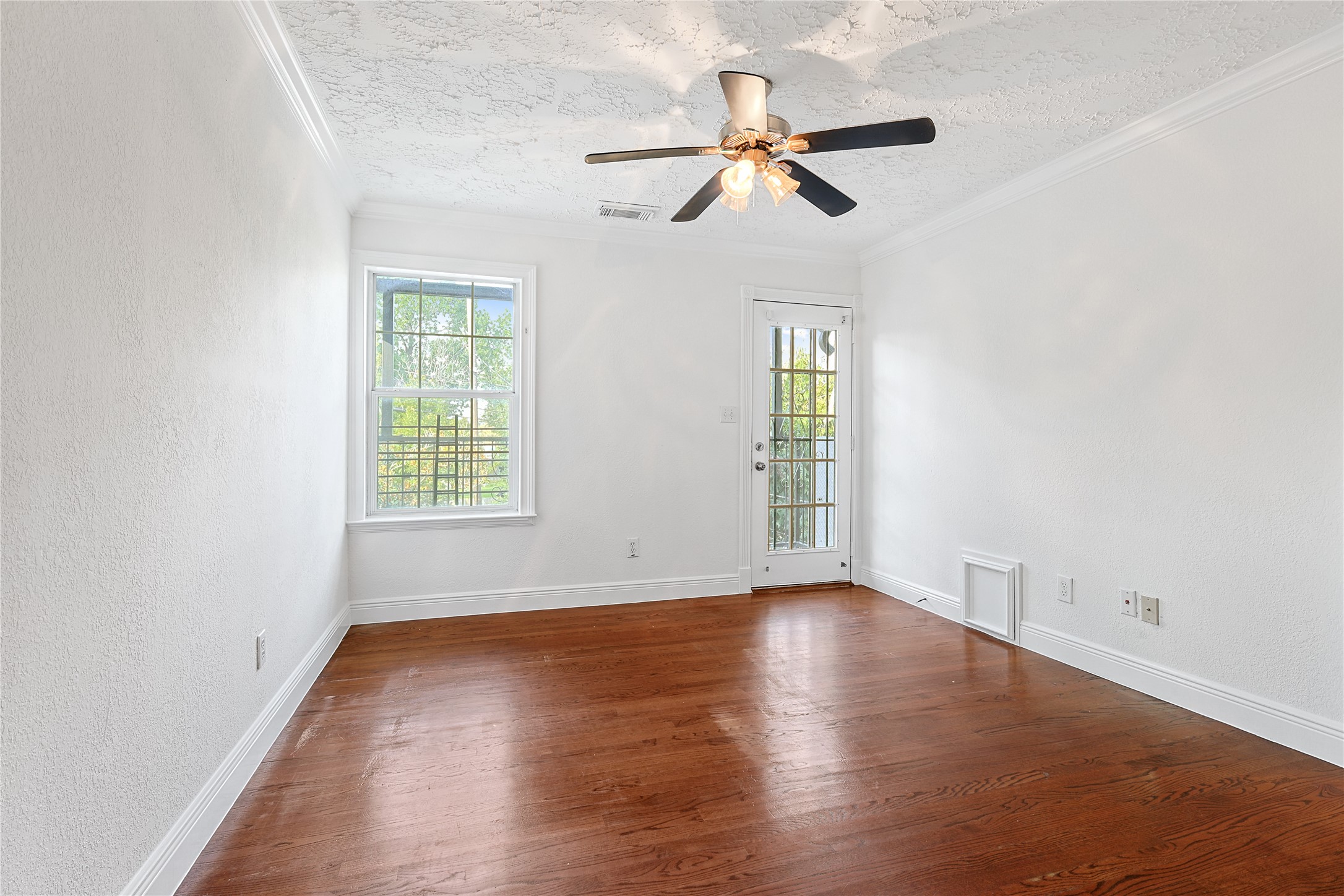 8502 Detroit Street, Unit D Houston, TX 77017 - Photo 11 of 23 Room 2