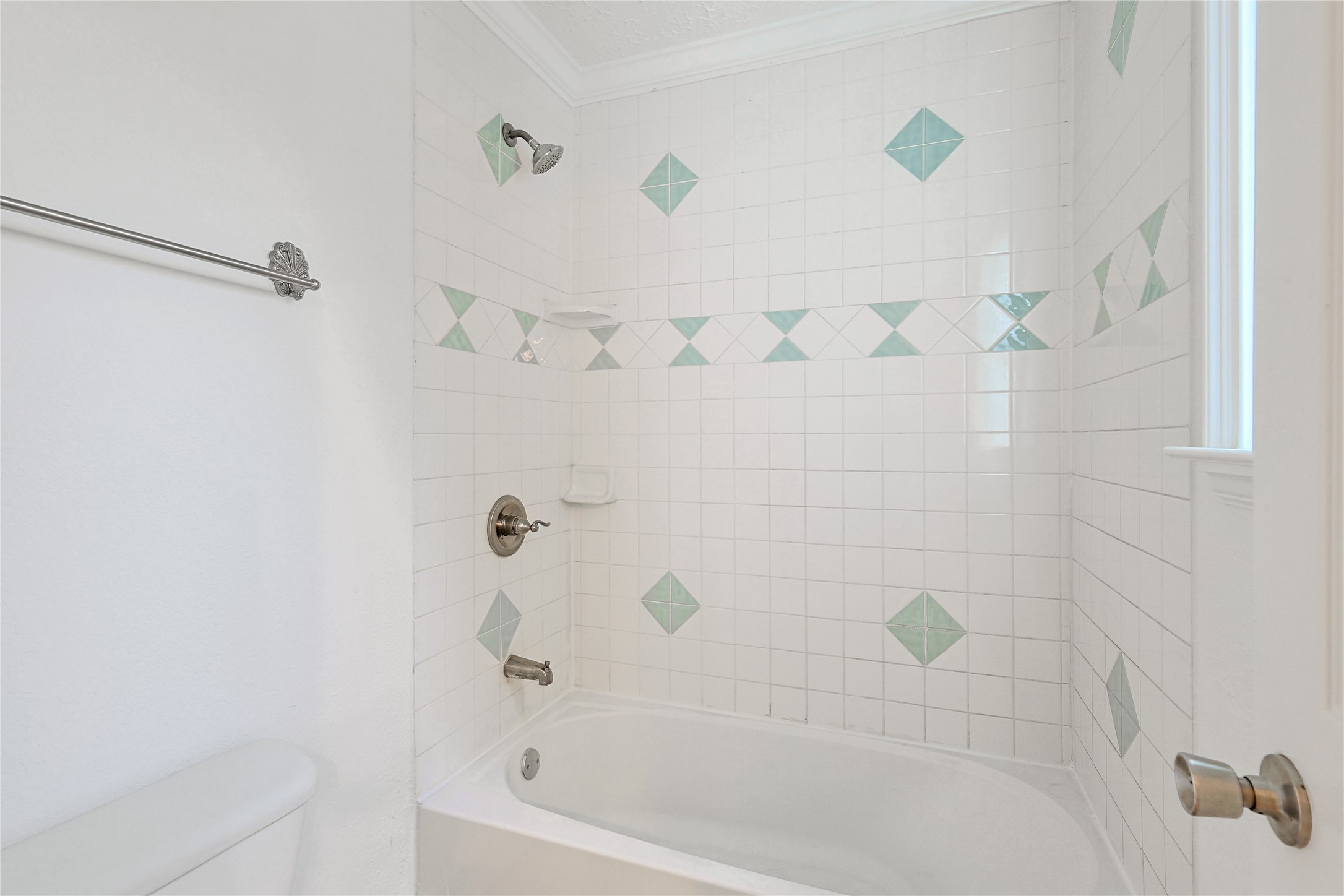 8502 Detroit Street, Unit D Houston, TX 77017 - Photo 14 of 23 2nd Bathroom