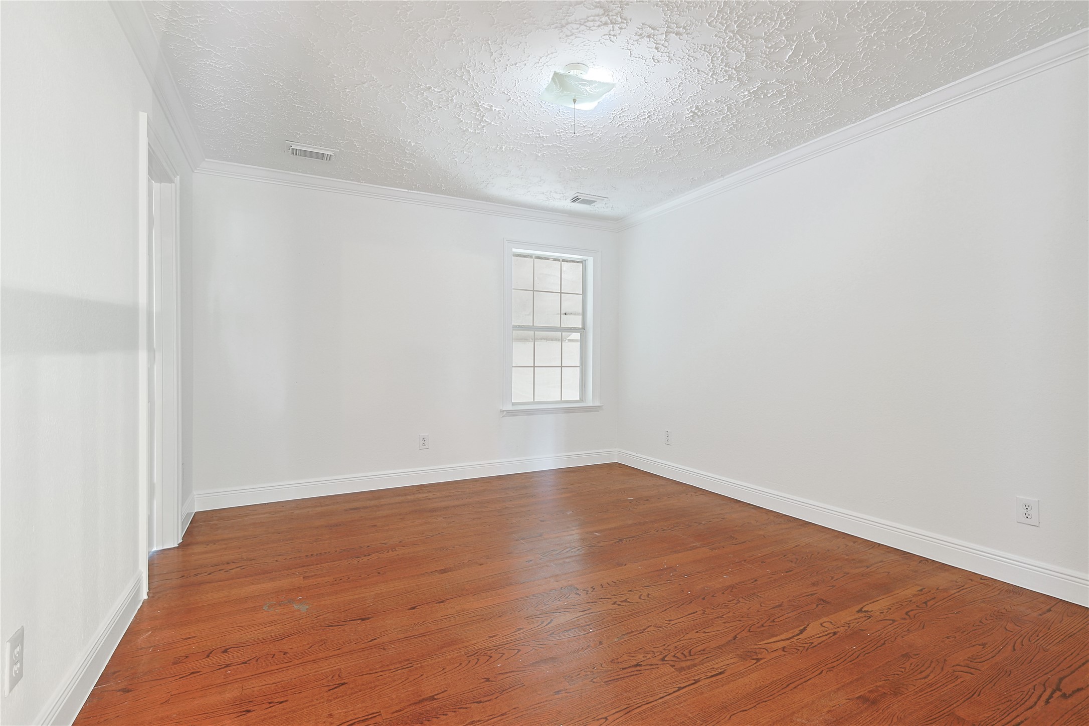8502 Detroit Street, Unit D Houston, TX 77017 - Photo 17 of 23 Primary Room