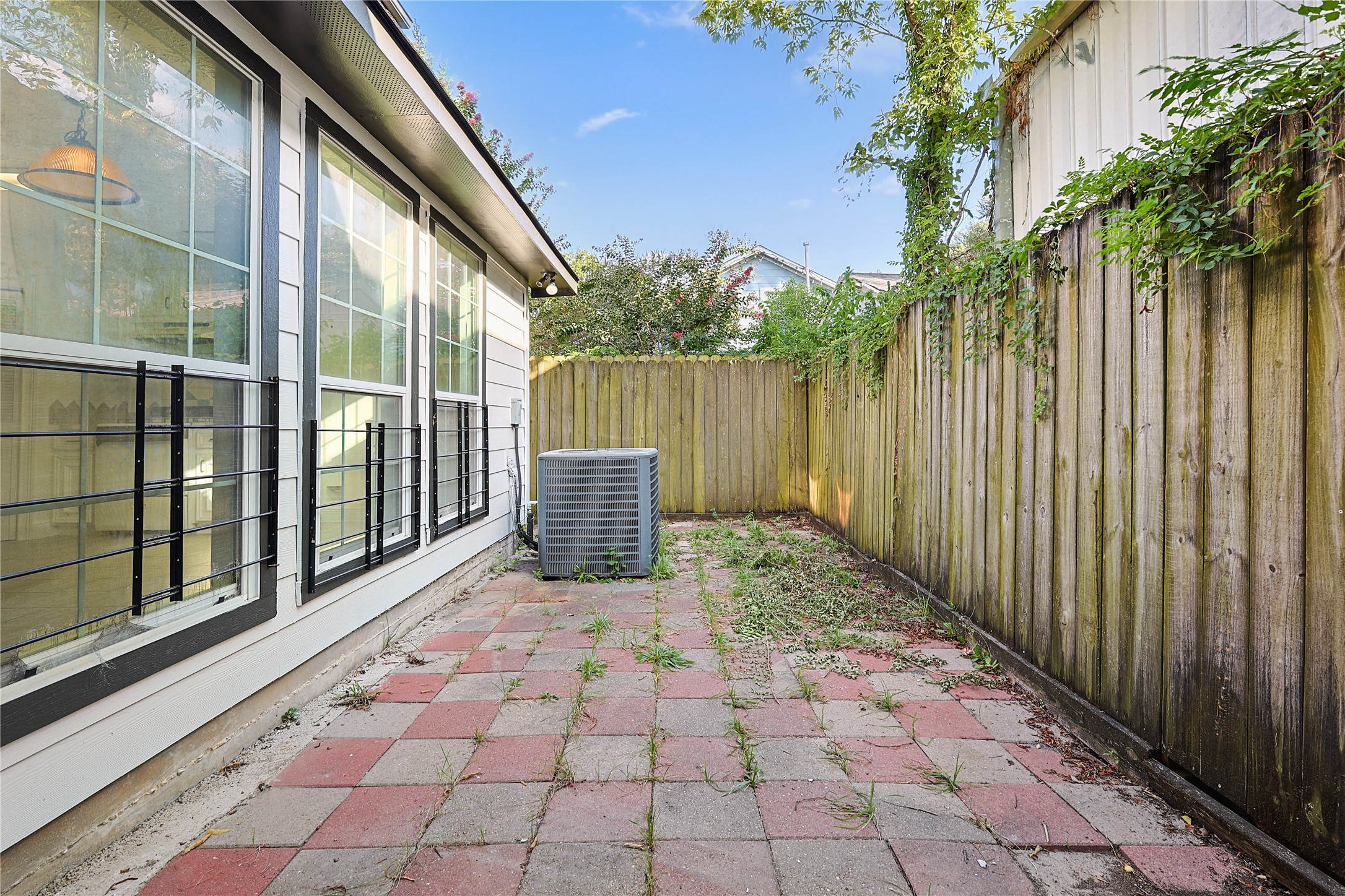 8502 Detroit Street, Unit D Houston, TX 77017 - Photo 22 of 23 Backyard