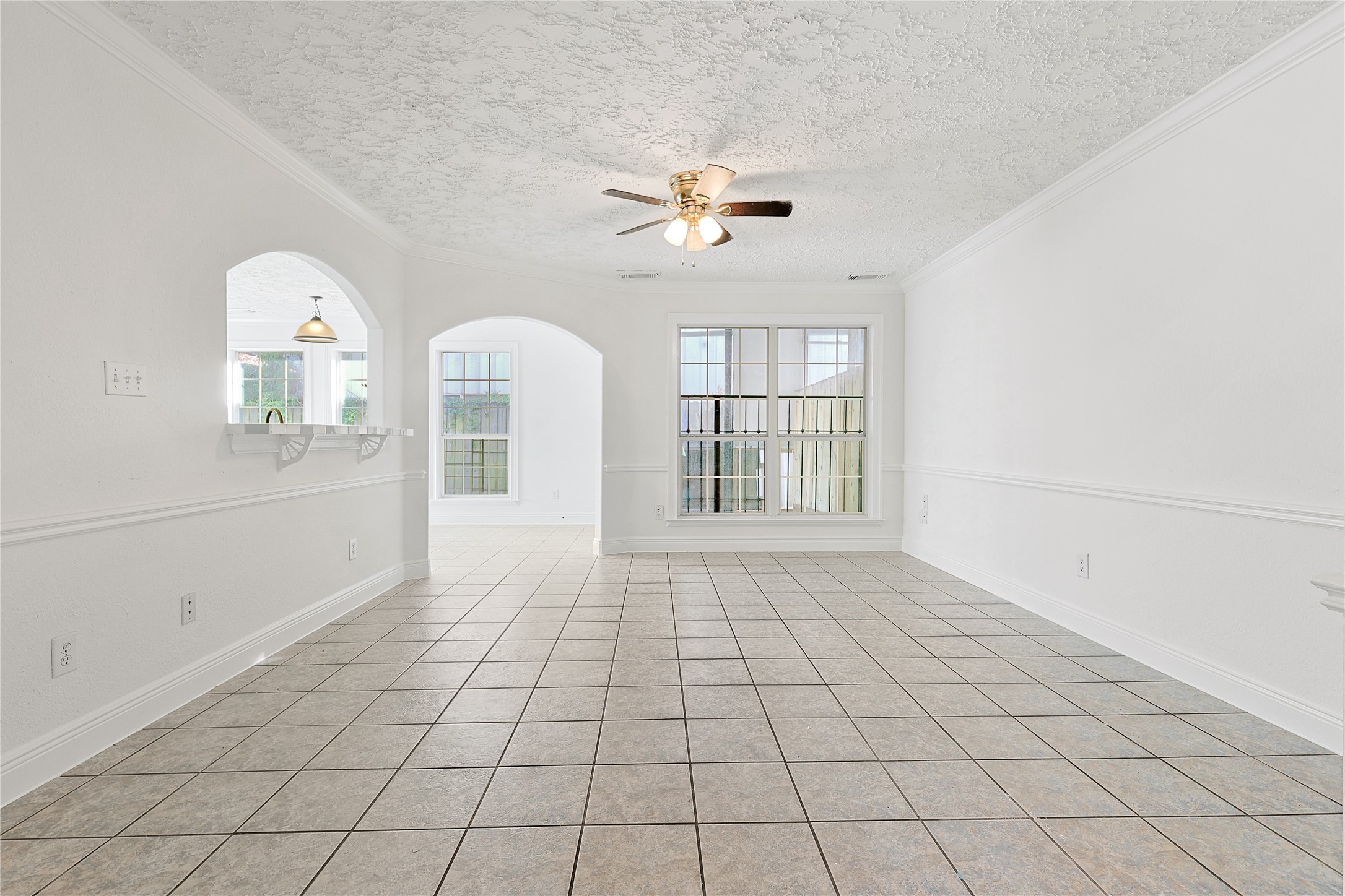 8502 Detroit Street, Unit D Houston, TX 77017 - Photo 4 of 23 Living room
