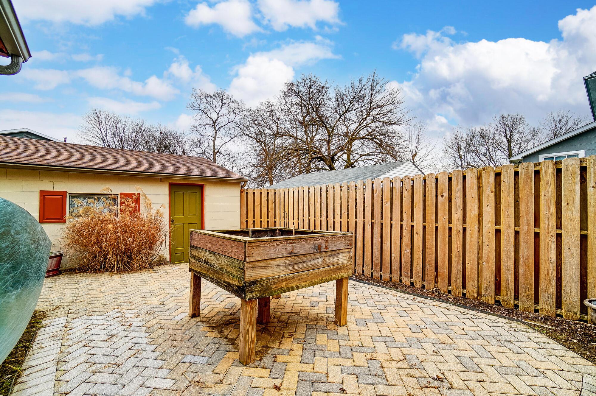 4084 Kenny Road Columbus, OH 43220 - Photo 54 of 63 Back patio