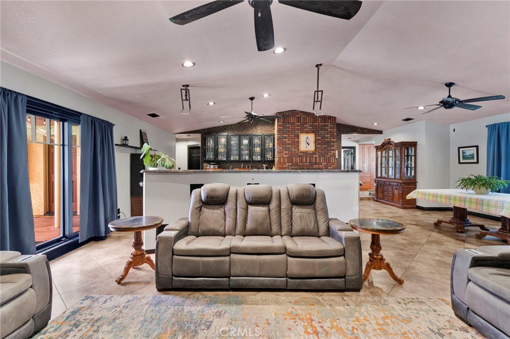 13863 Pamlico Road Apple Valley, CA 92307 - Photo 10 of 75