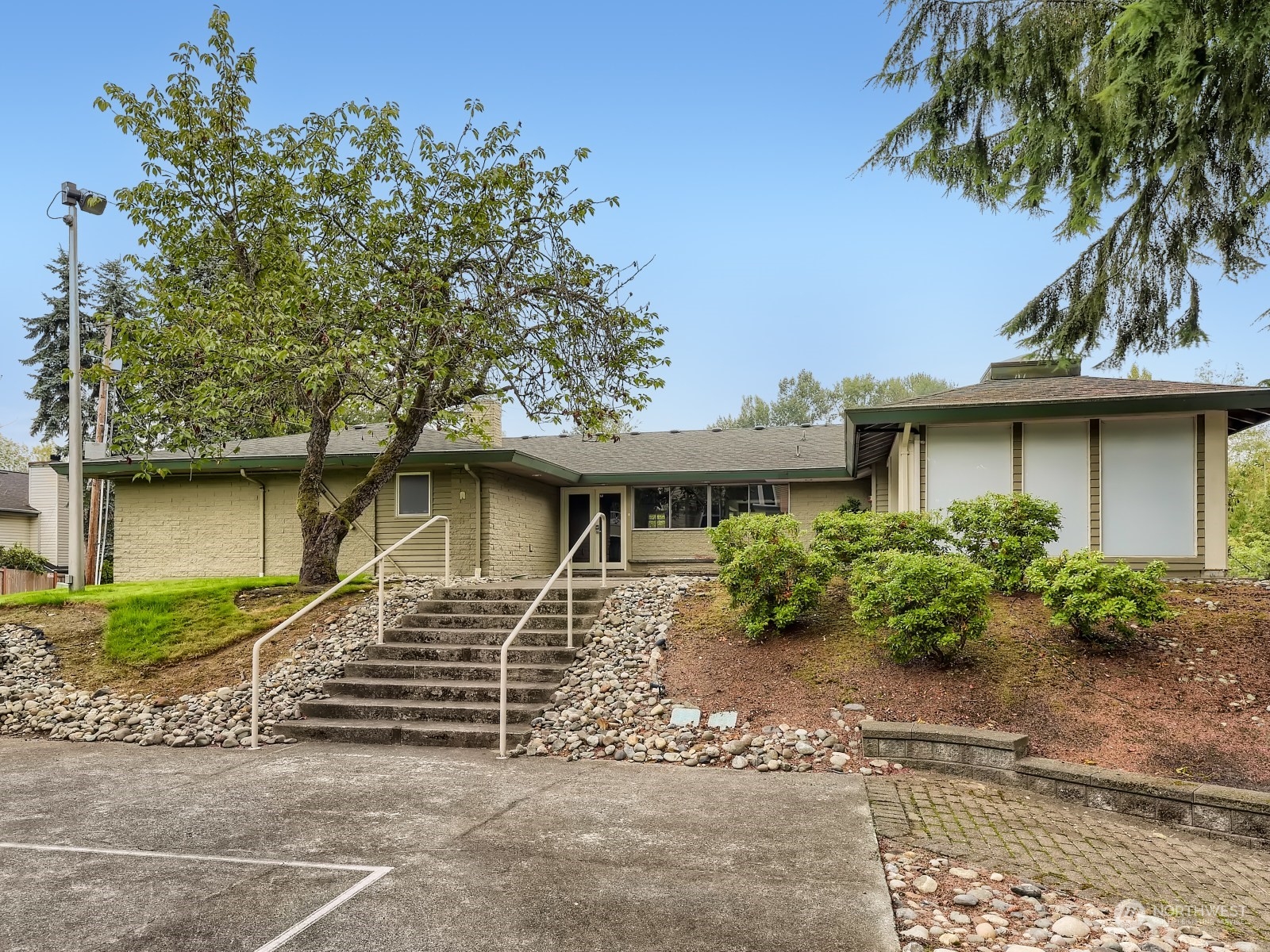20328 Bothell Everett Highway, Unit B304 Bothell, WA 98012 - Photo 24 of 27 a front view of a house with garden