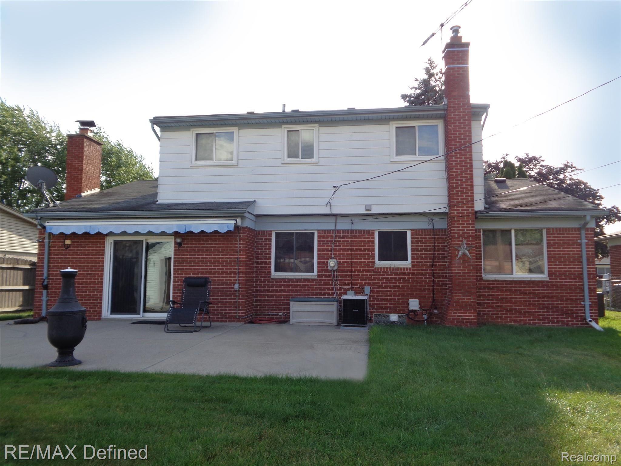 40928 Pickett Ridge Road Sterling Heights, MI 48313 - Photo 3 of 23 DSC02000.JPG