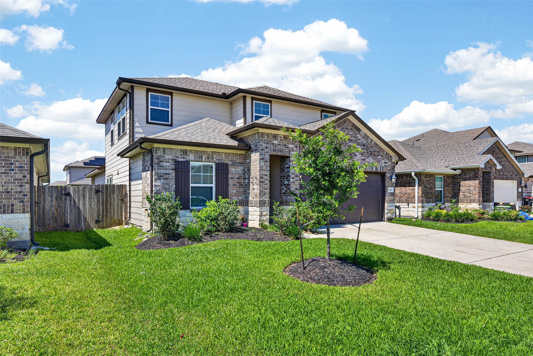 927 Cloverdale Drive Rosharon, TX 77583 - Photo 3 of 46