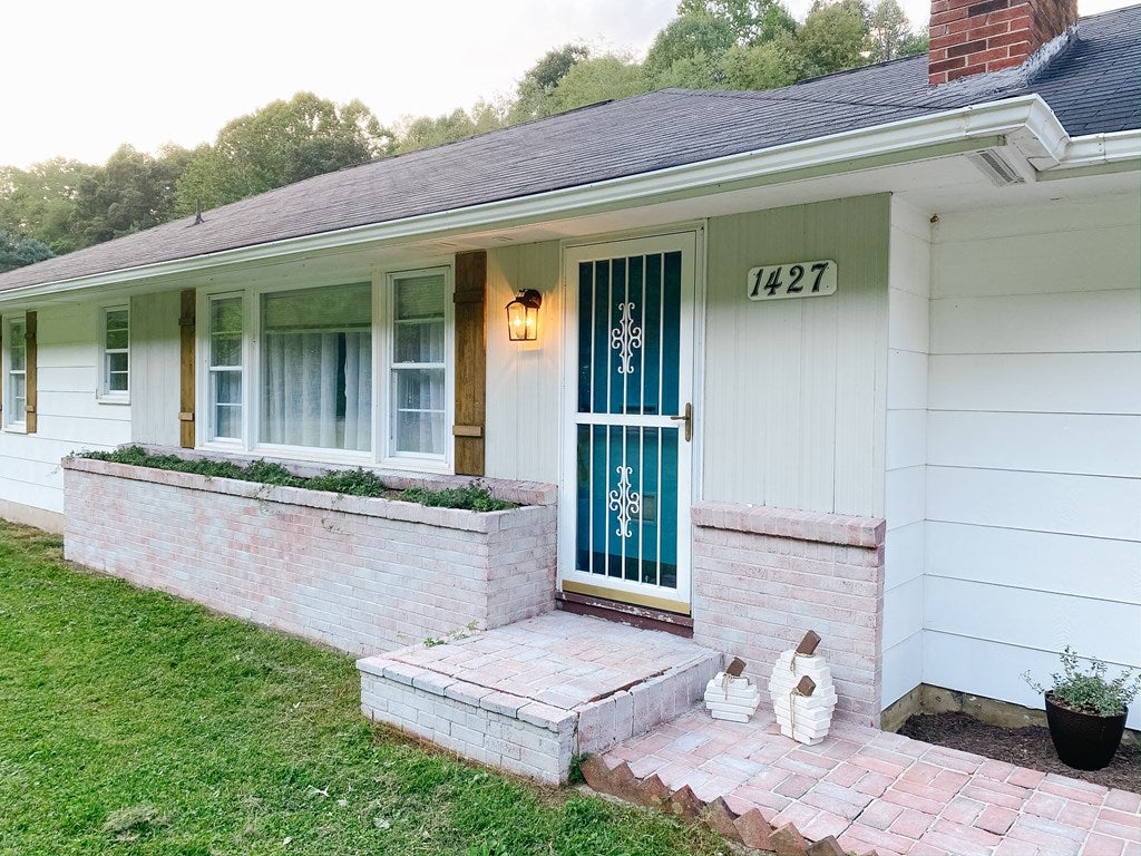 1427 Bandy Road Cedar Bluff, VA 24609 - Photo 7 of 47 Gallery Image 7