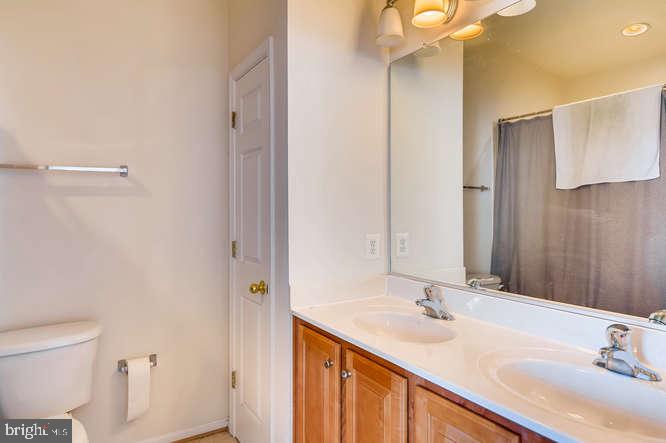 113 South Exeter Street, Unit 177 Baltimore, MD 21202 - Photo 20 of 30 owners bath with double sinks
