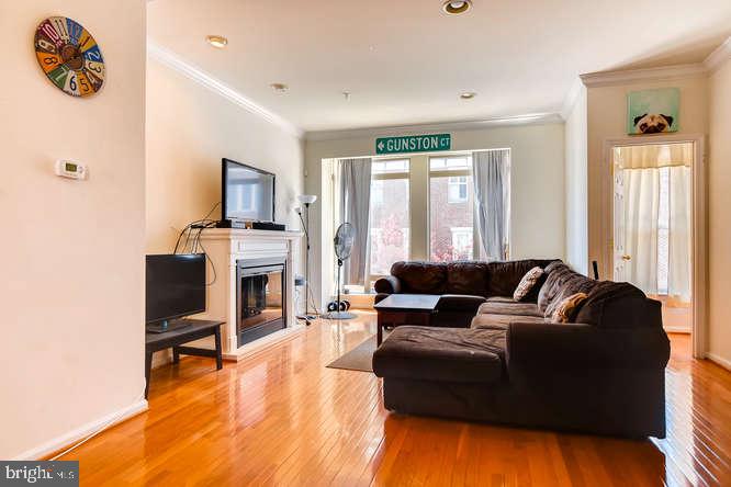 113 South Exeter Street, Unit 177 Baltimore, MD 21202 - Photo 3 of 30 Large spacious living room