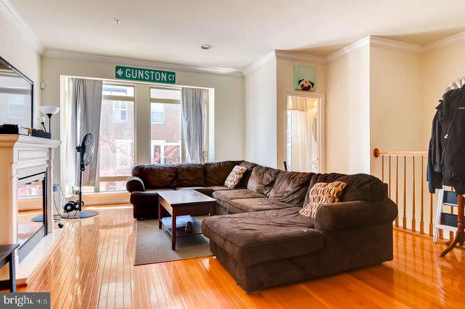 113 South Exeter Street, Unit 177 Baltimore, MD 21202 - Photo 4 of 30 living room