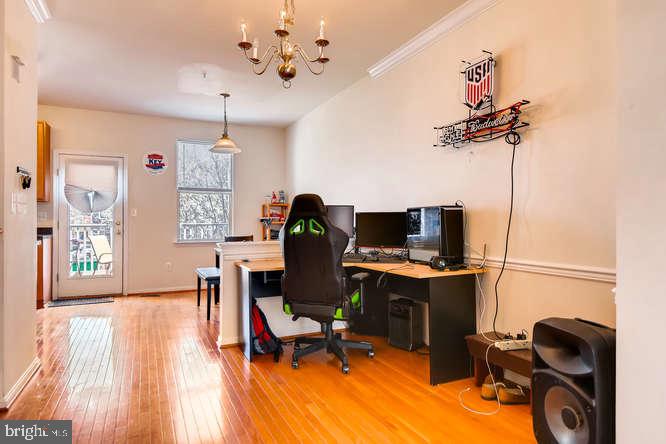 113 South Exeter Street, Unit 177 Baltimore, MD 21202 - Photo 5 of 30 Living and dining area