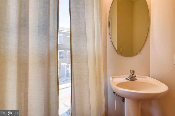 113 South Exeter Street, Unit 177 Baltimore, MD 21202 - Photo 9 of 30 1/2 bath off living area