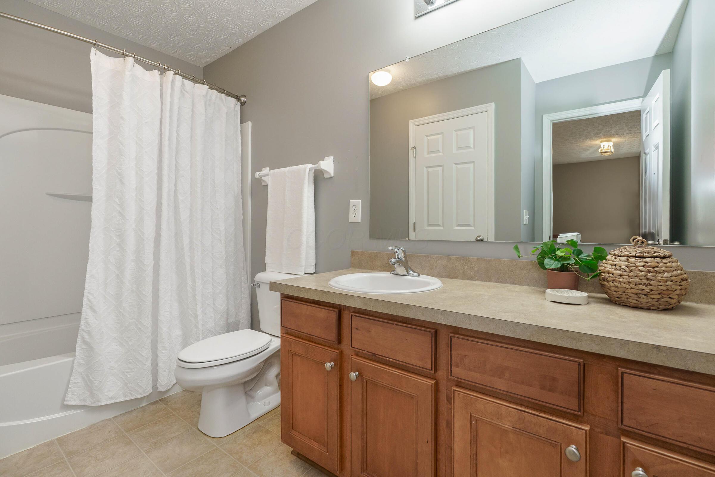 124 Stockard Loop Delaware, OH 43015 - Photo 26 of 54 Full Bathroom 2