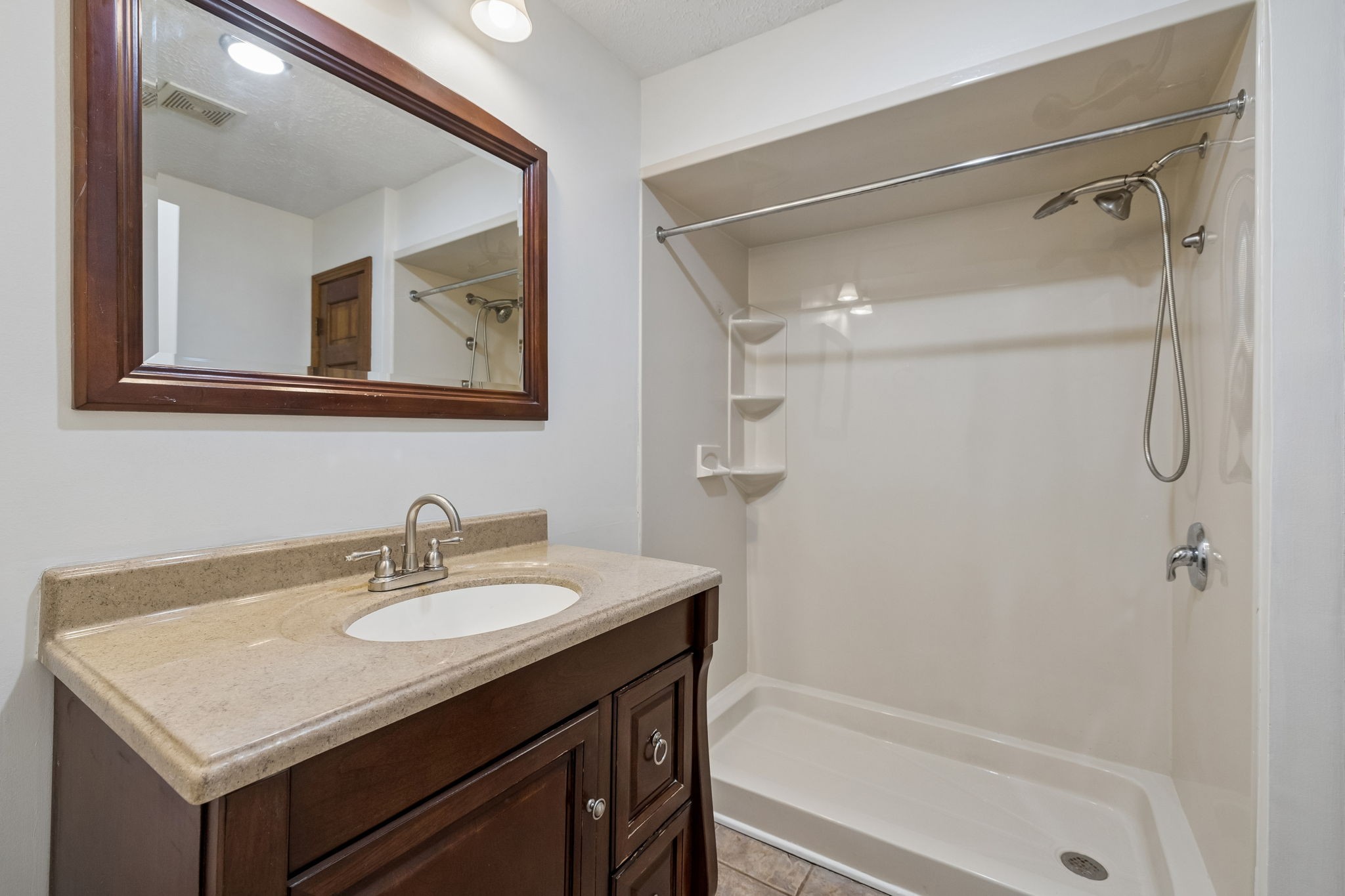 1397 East Blue Creek Road Waverly, TN 37185 - Photo 30 of 93 a bathroom with a bath tub sink vanity and mirror