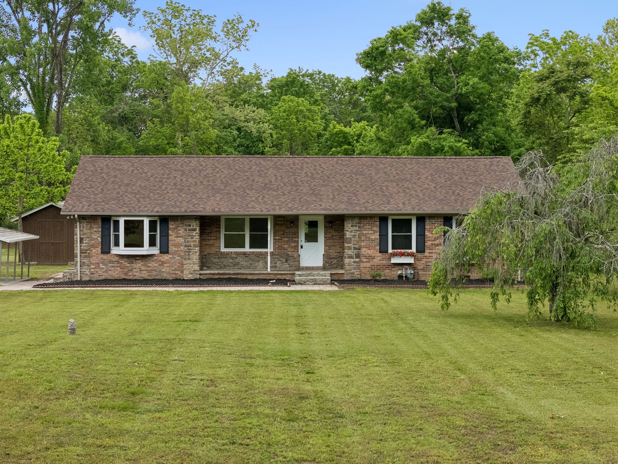 1397 East Blue Creek Road Waverly, TN 37185 - Photo 5 of 93 a front view of a house with a garden