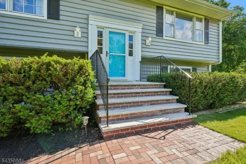 $600,000 | 16 Old Mountain Road, Lebanon, NJ 08833