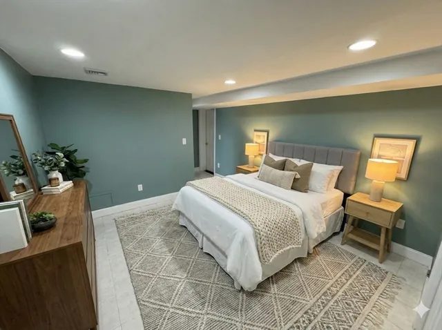 $3,700 | 129 Hillside Road, Unit 1, Watertown, MA 02472