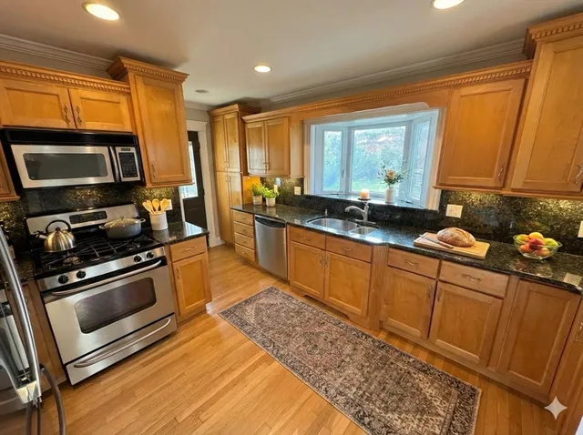 $3,700 | 129 Hillside Road, Unit 1, Watertown, MA 02472