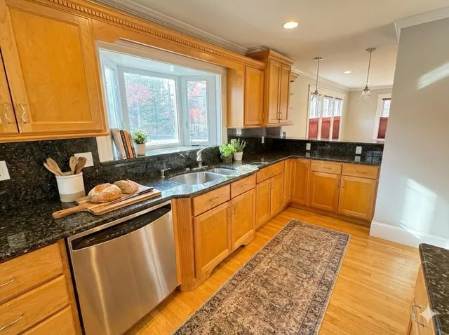 $3,700 | 129 Hillside Road, Unit 1, Watertown, MA 02472