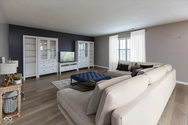 $335,000 | 2810 Bluewood Way, Plainfield, IN 46168