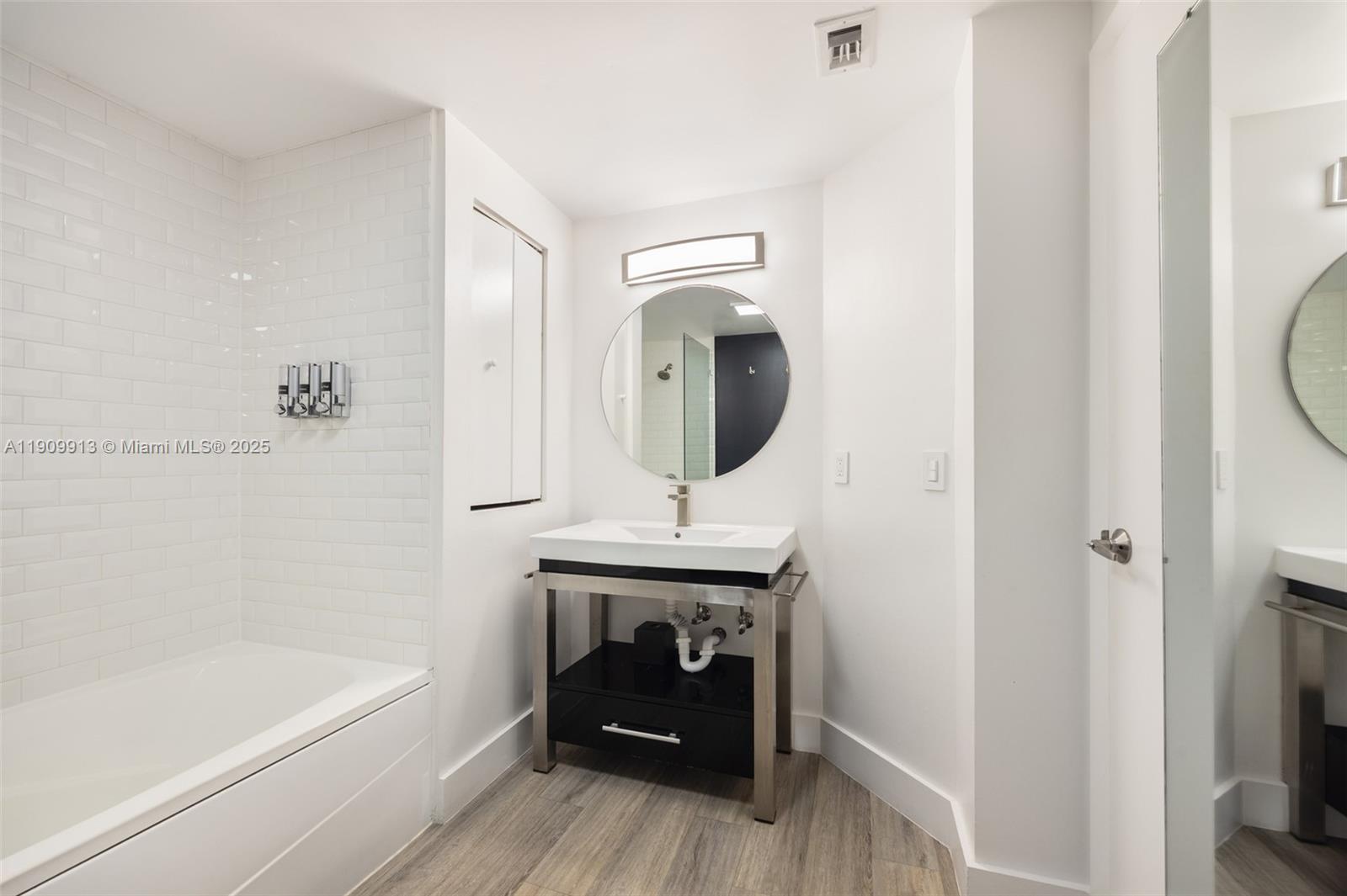 2889 McFarlane Road, Unit 1512 Coconut Grove, FL 33133 - Photo 15 of 25 a bathroom with a sink and a bathtub