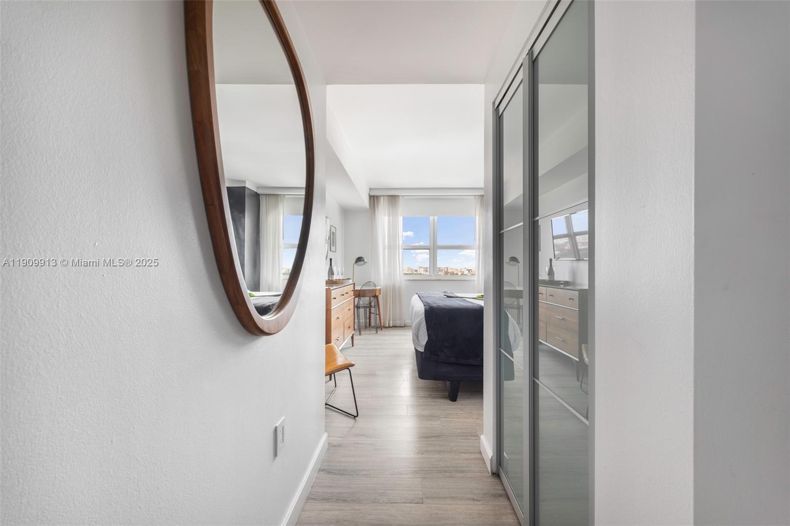 2889 McFarlane Road, Unit 1512 Coconut Grove, FL 33133 - Photo 18 of 25 a view of a livingroom from a hallway