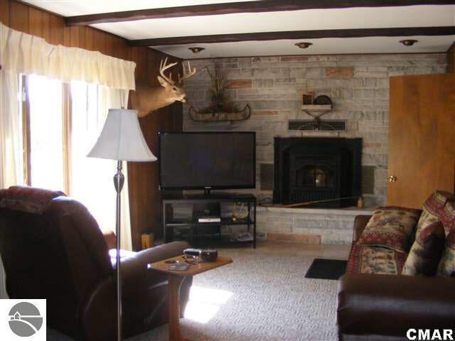 9489 East Sidney Road Crystal, MI 48818 - Photo 13 of 19 1772803-12.JPG