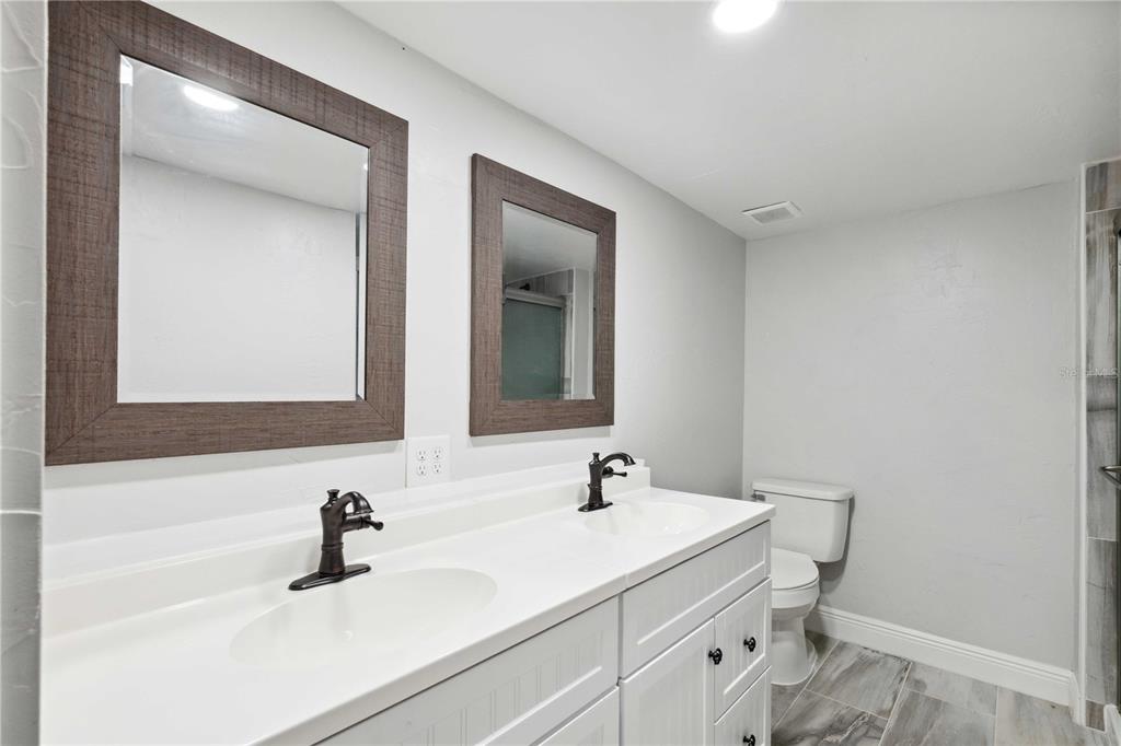 113 West Noble Avenue Bushnell, FL 33513 - Photo 28 of 56 a bathroom with a sink and a mirror