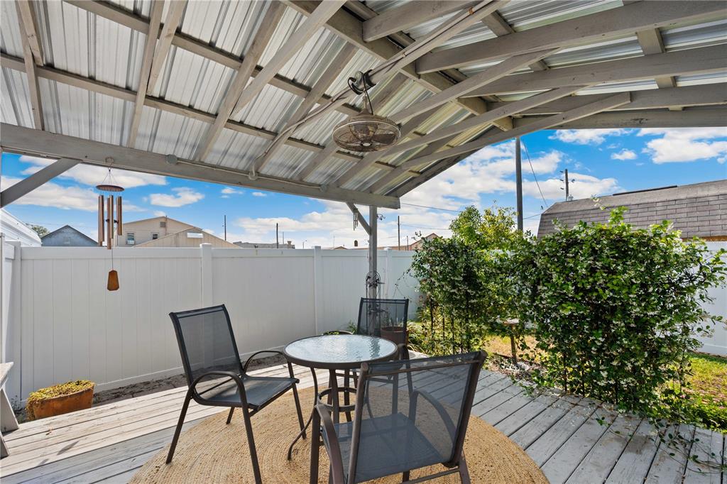113 West Noble Avenue Bushnell, FL 33513 - Photo 37 of 56 a patio with table and chairs