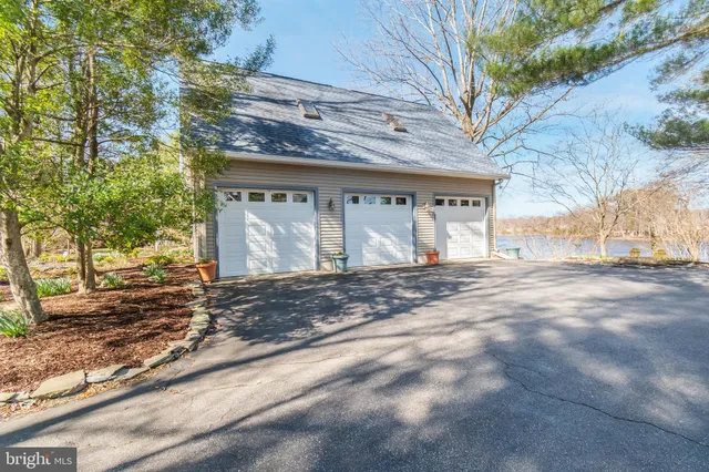 $900,000 | 5738 Griffith Lake Drive, Milford, DE 19963