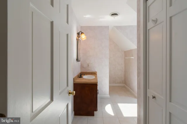 $900,000 | 5738 Griffith Lake Drive, Milford, DE 19963