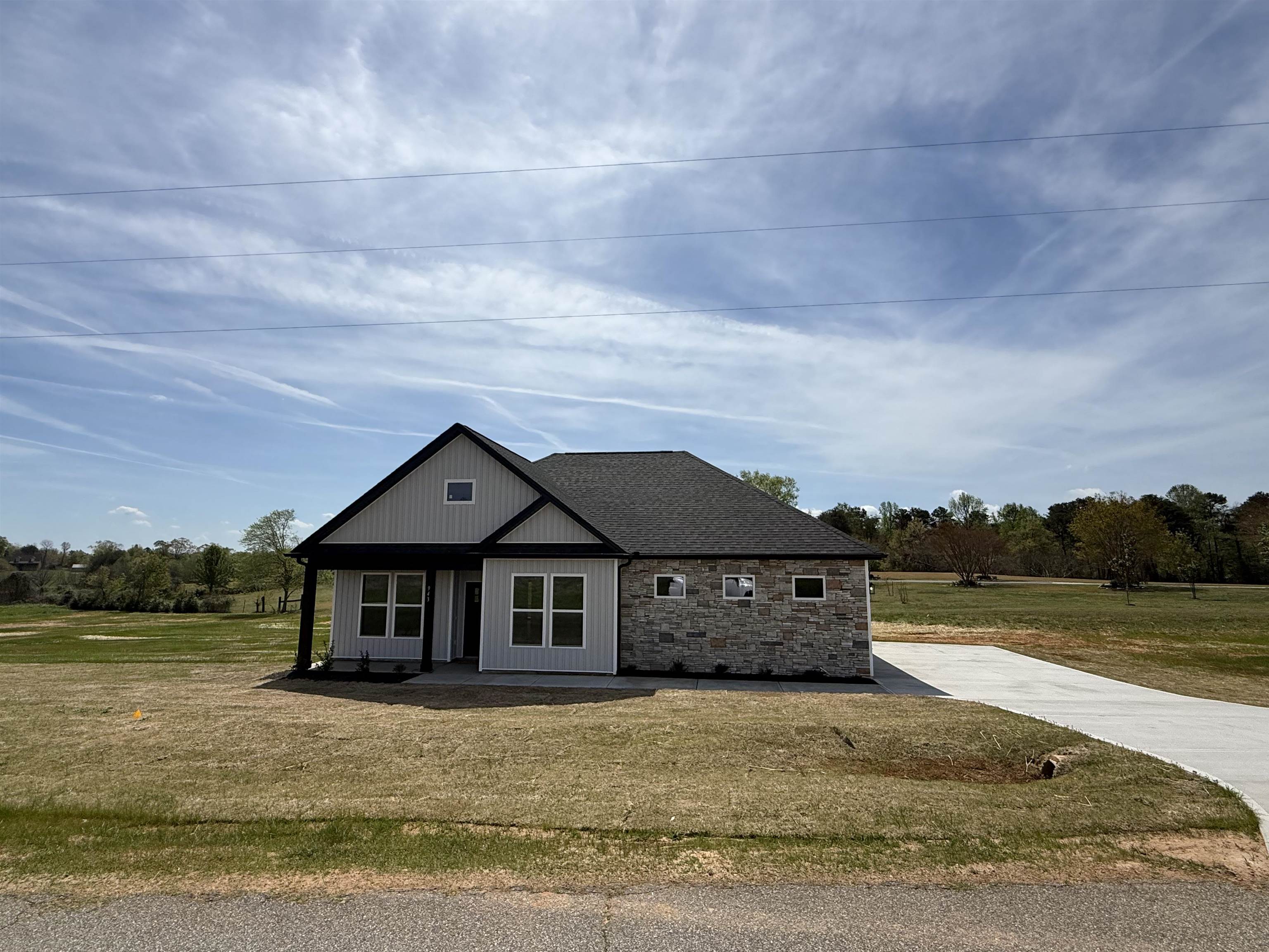 943 Ferree Road Campobello, SC 29322 - Photo 2 of 35