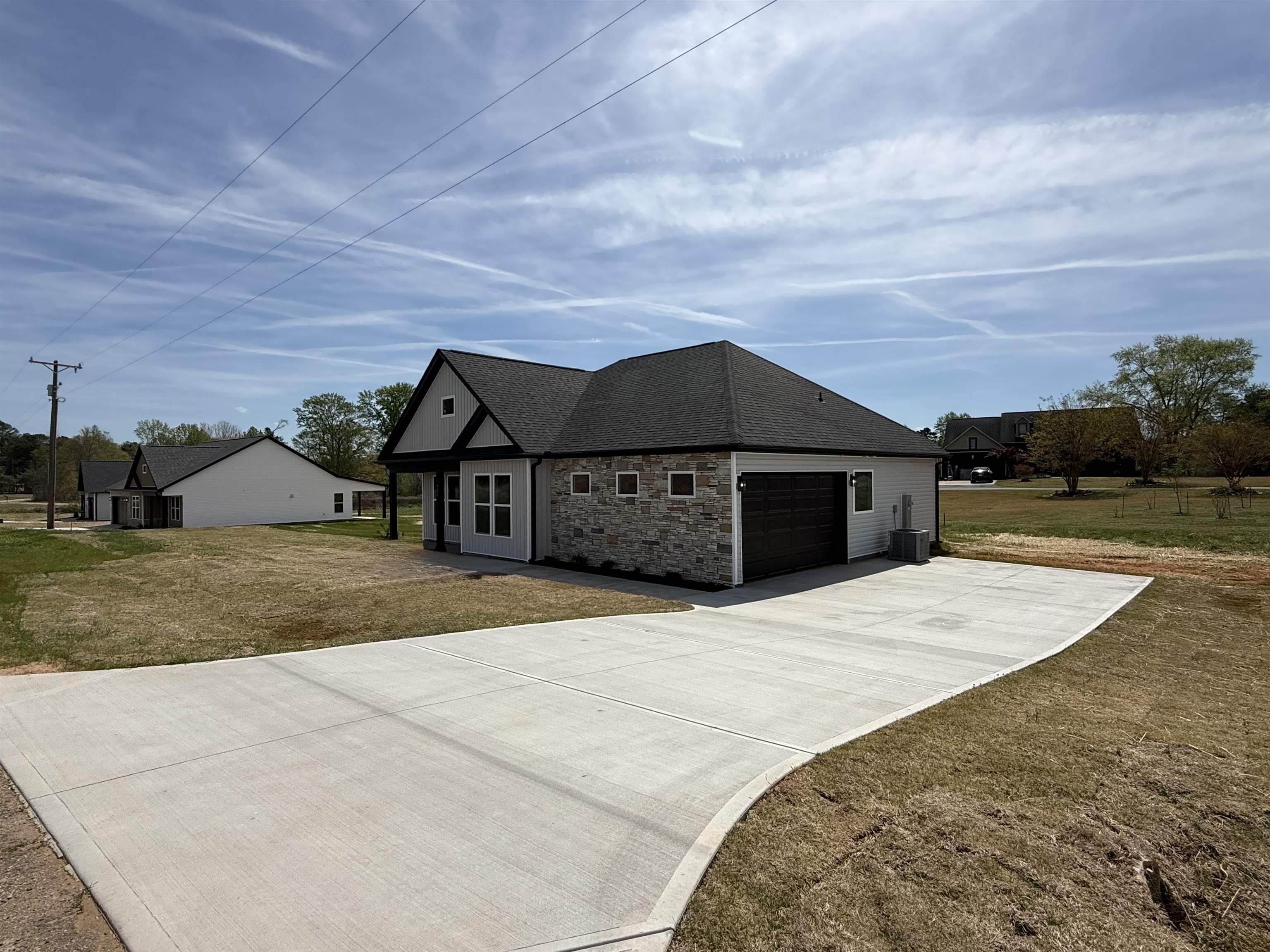 943 Ferree Road Campobello, SC 29322 - Photo 3 of 35